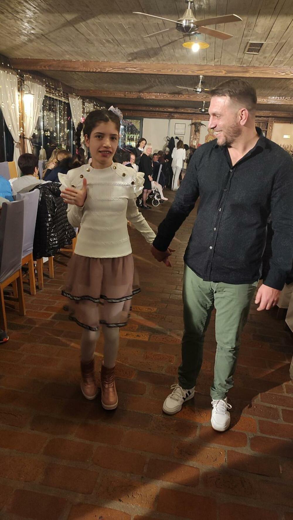 <p>Modnom revijom štićenika nikšićkog Dnevnog centra za djecu sa smetnjama u razvoju i osoba sa invaliditetom obilježen 3. decembar, Međunarodni dan osoba sa invaliditetom</p>