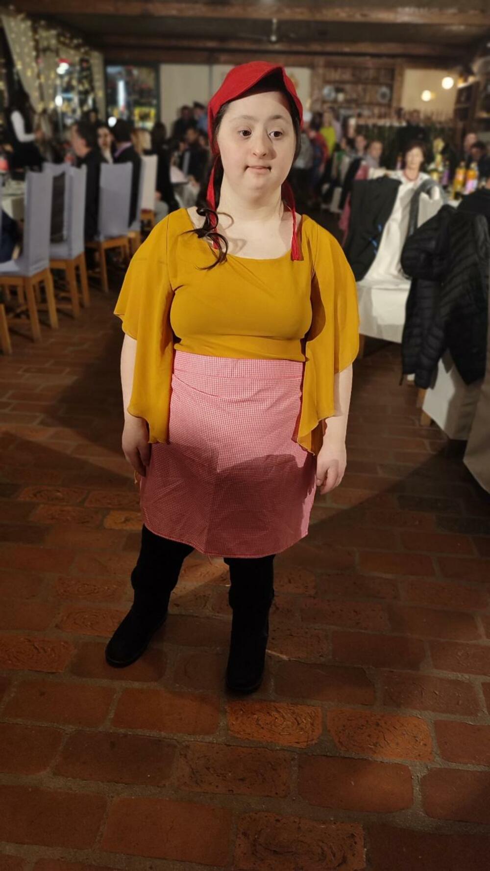 <p>Modnom revijom štićenika nikšićkog Dnevnog centra za djecu sa smetnjama u razvoju i osoba sa invaliditetom obilježen 3. decembar, Međunarodni dan osoba sa invaliditetom</p>