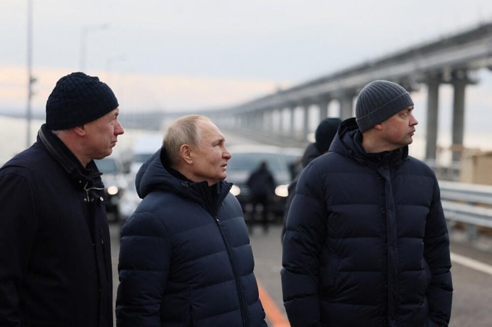 <p>- Predsjednik Rusije Vladimir Putin posjetio Krimski most</p>  <p>- Moldavska policija: Pronađeni djelovi rakete koja je pala u blizini granice sa Ukrajinom</p>