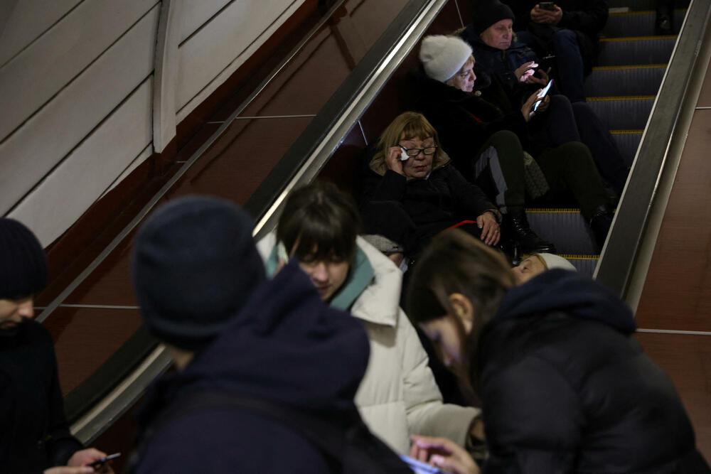 Stanovnici Kijeva u metrou tokom ruskih napada