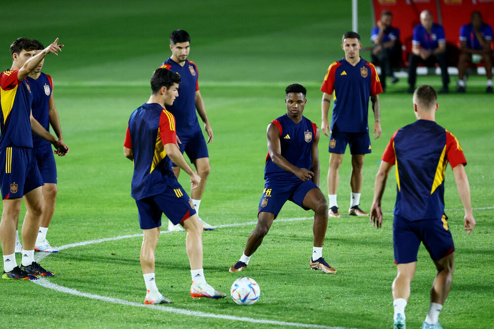 Španci na treningu pred današnju utrakmicu, Foto: Reuters