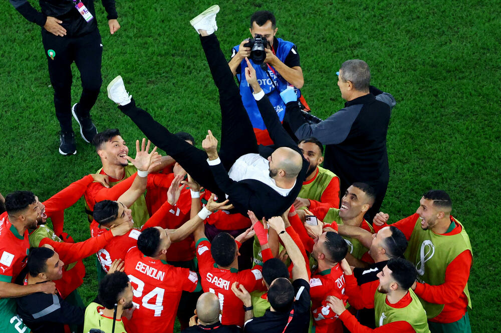 Regragi na rukama igrača, Foto: Reuters