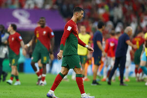 Svi slave, samo on ne: Ronaldo odšetao sa terena nakon pobjede nad...