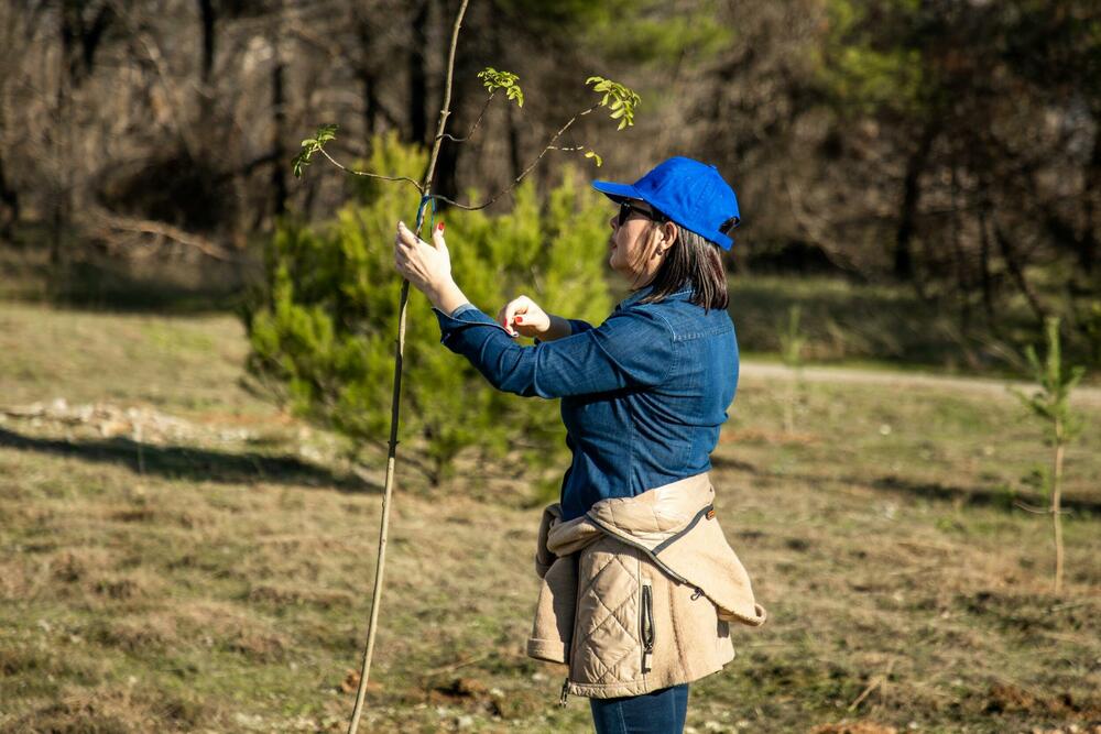<p>U skladu sa svojim krovnim sloganom „Živimo bolje zajedno“ i strategijom poslovanja, UNIQA će inicirati različite društveno odgovorne aktivnosti za očuvanje životne sredine i poboljšanje uslova života u zajednicama u kojima posluje.</p>