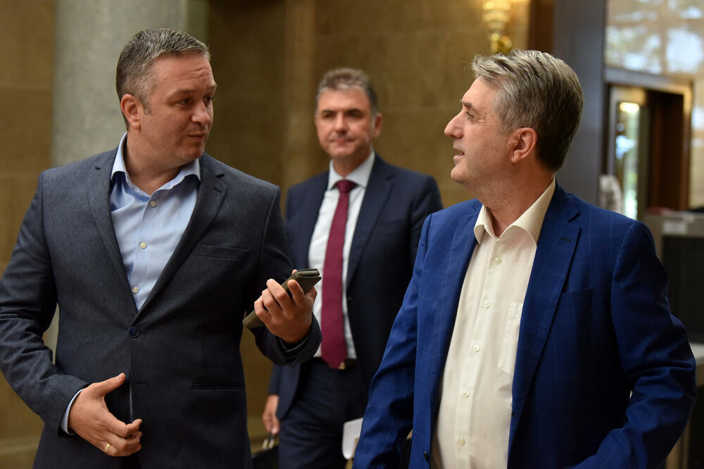 Kandidat za predsjednika opštine Bijelo Polje: Abaz Dizdarević sa kolegama iz DPS-a (arhiva), Foto: BORIS PEJOVIC