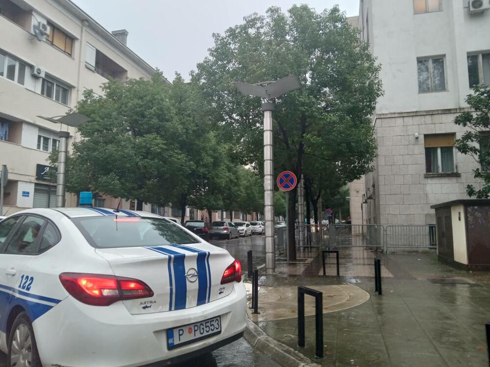 <p>Danas evakuisana zgrada u centru Podgorice, u kojoj su smješteni Vrhovni, Apelacioni i Viši sud</p>