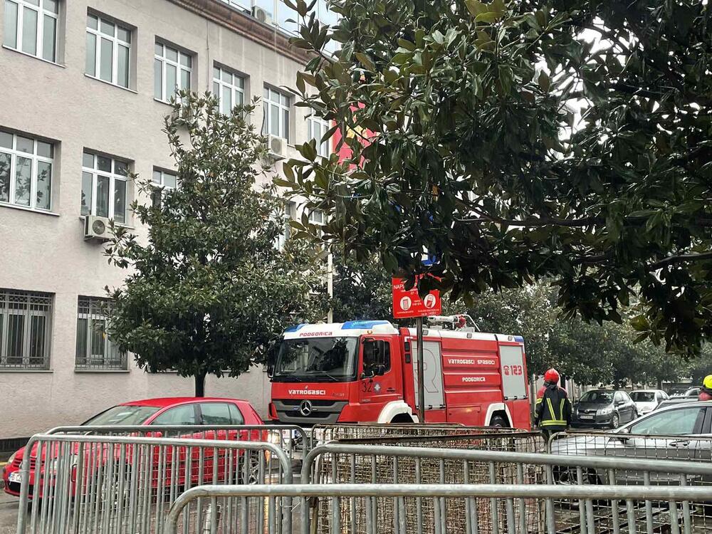 <p>Danas evakuisana zgrada u centru Podgorice, u kojoj su smješteni Vrhovni, Apelacioni i Viši sud</p>
