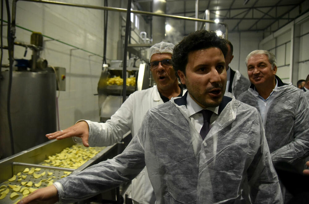 <p>Planirano je da se u početku proizvodi čips, dok će kasnije biti otvorene i linije za flips, krompir pire i pomfrit</p>