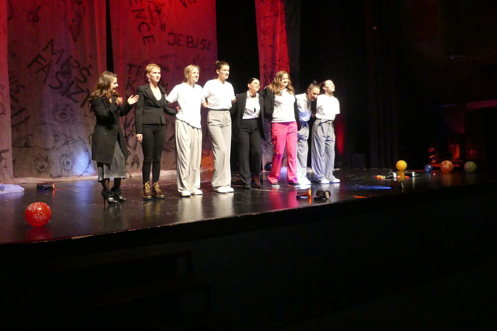 Publika je aplauzom pozdravila aktere predstave, Foto: Privatna arhiva