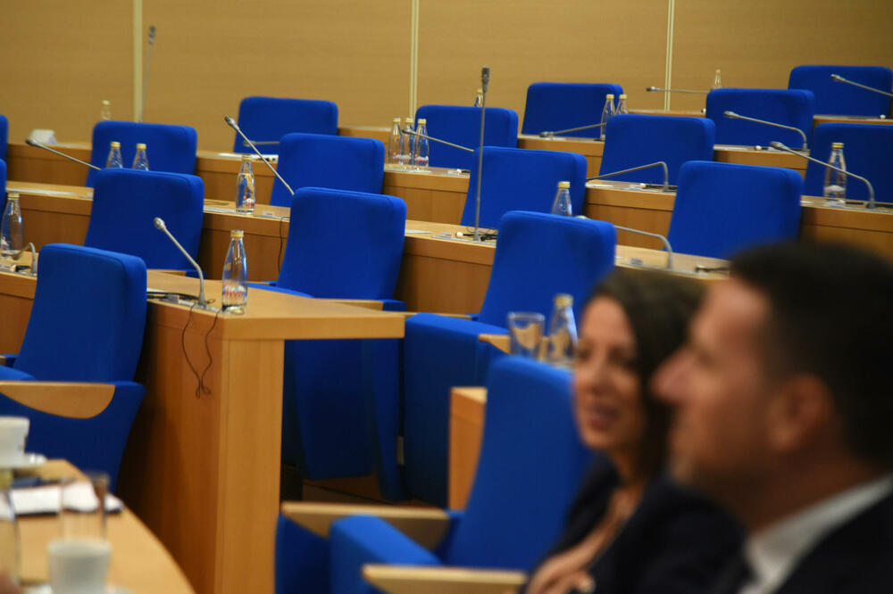 Ne zna se kada će novi odbornici sjesti u klupe podgoričkog parlamenta, Foto: Boris Pejović