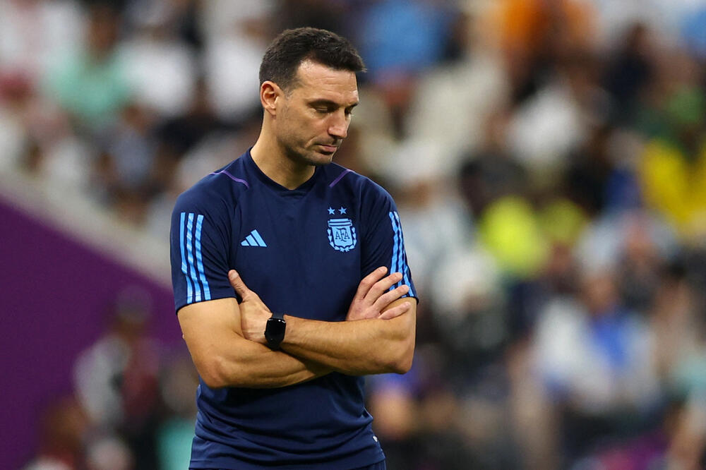 Skaloni na meču sa Holandijom, Foto: Reuters