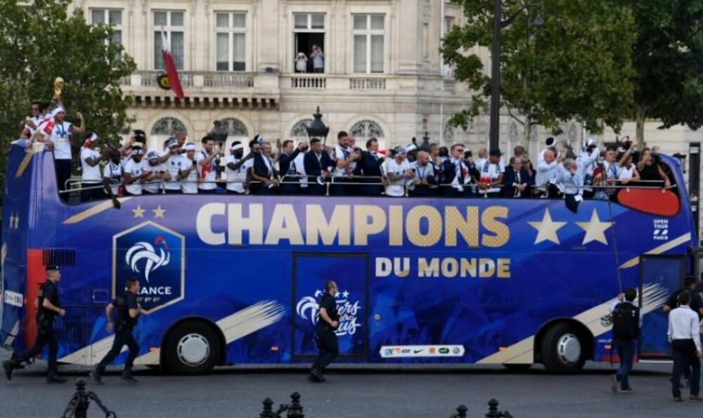 Francuzi su priredili herojski doček svjetskim šampionima 2018. - Foto: Rojters