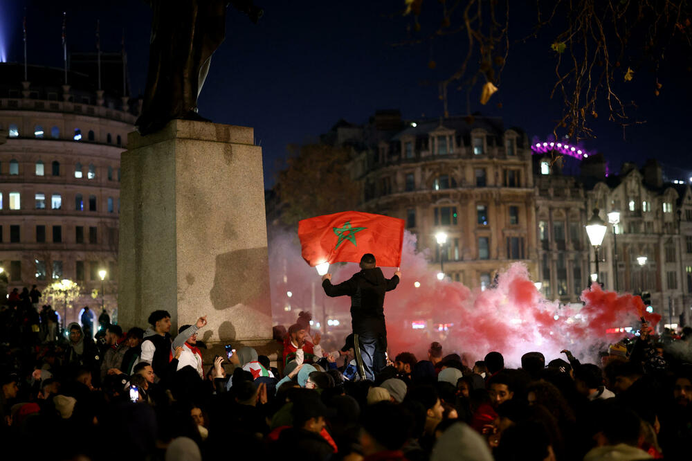 Uprkos ispadanaju Engleske bilo je slavlja u Londonu - marokanski navijači slavili su i u Parizu, Madridu, Amsterdamu......, Foto: REUTERS
