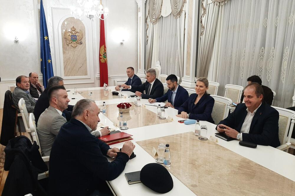 Sa sastanka, Foto: Nikola Dragaš