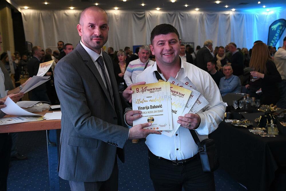 Dabović sa jednim od brojnih priznanja