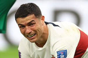 Tužan kraj giganta: Ronaldo u suzama završio u društvu Krojfa,...