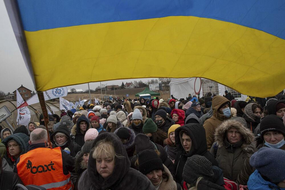 Stotine ukrajinskih izbjeglica na graničnom prelazu sa Poljskom u martu ove godine, Foto: Beta/AP