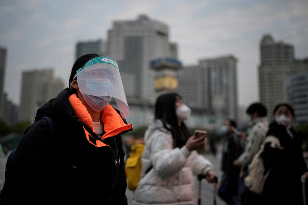Stanovnici Šangaja sa zaštitnim maskama, Foto: Rojters