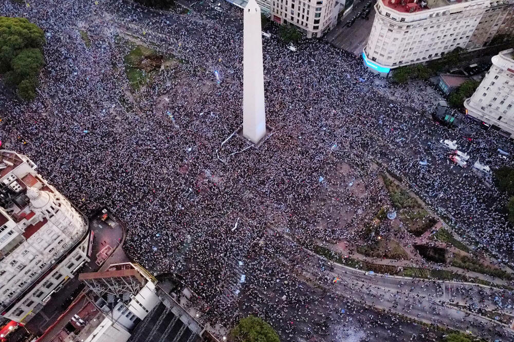 Navijači u Buenos Ajresu slave pobjedu nad Hrvatskom, Foto: Reuters
