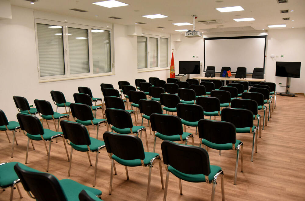 <p>Pored Risna, Bijelog Polja i Pljevalja i glavni grad će imati ustanovu koja može pružiti smještaj za sve građane kojima je ovaj vid usluge potreban, kazao je ministar rada i socijalnog staranja</p>