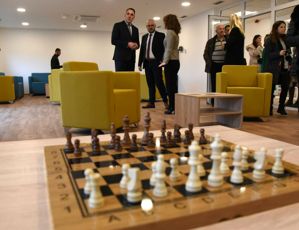 <p>Pored Risna, Bijelog Polja i Pljevalja i glavni grad će imati ustanovu koja može pružiti smještaj za sve građane kojima je ovaj vid usluge potreban, kazao je ministar rada i socijalnog staranja</p>