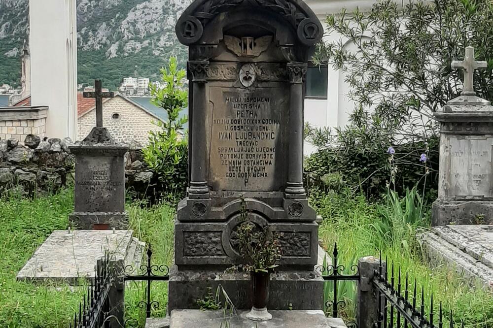 Detalj sa starog prčanjskog groblja, Foto: Siniša Luković