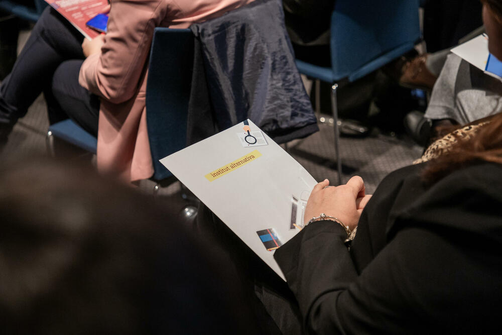 <p>Forum je dio projekta “Ni klijent, ni gazda! – Za integritet zapošljavanja u javnom sektoru”, koji je podržan u okviru programa ”OCD u Crnoj Gori – od osnovnih usluga do oblikovanja politika – M'Base”, koji sprovode Centar za građansko obrazovanje (CGO), Friedrich-Ebert-Stifung (FES), Centar za zaštitu i proučavanje ptica (CZIP) i Politikon mreža. Projekat finansira Evropska unija, a kofinansira Ministarstvo javne uprave</p>