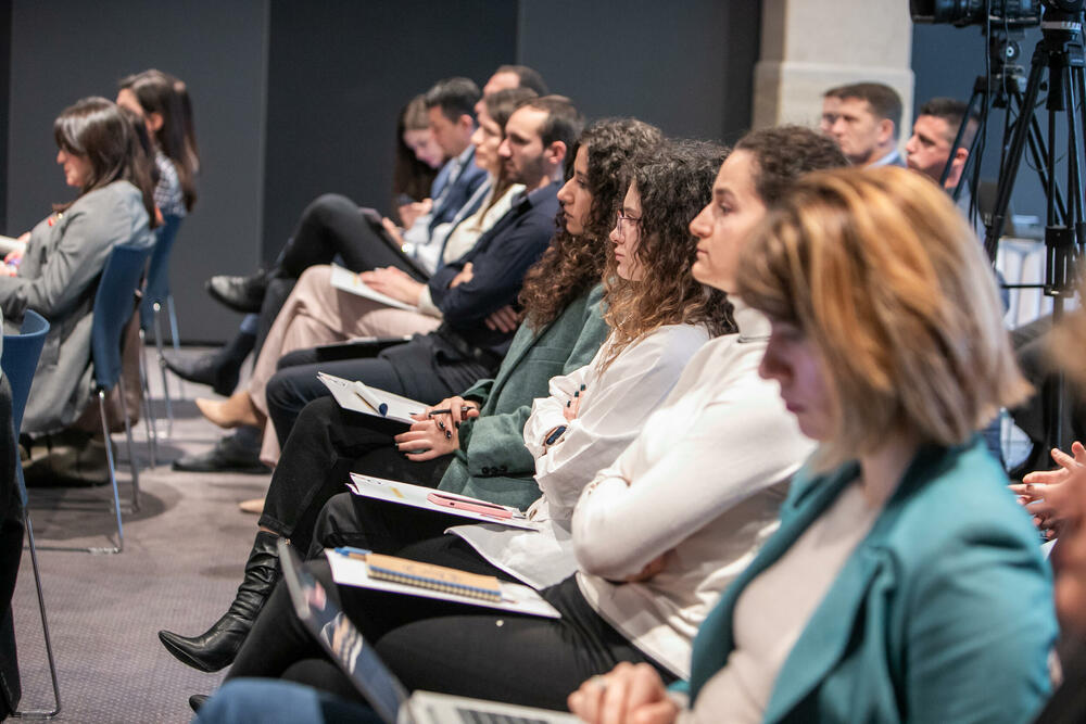 <p>Forum je dio projekta “Ni klijent, ni gazda! – Za integritet zapošljavanja u javnom sektoru”, koji je podržan u okviru programa ”OCD u Crnoj Gori – od osnovnih usluga do oblikovanja politika – M'Base”, koji sprovode Centar za građansko obrazovanje (CGO), Friedrich-Ebert-Stifung (FES), Centar za zaštitu i proučavanje ptica (CZIP) i Politikon mreža. Projekat finansira Evropska unija, a kofinansira Ministarstvo javne uprave</p>