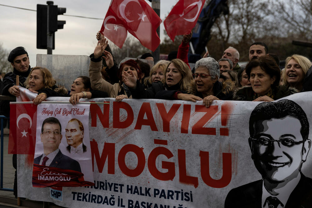 Sa protesta u Istanbulu, Foto: Rojters