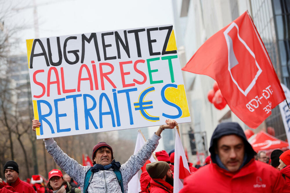 <p>Protesti koje podržavaju tri glavna sindikata omeli su rad javnih službi širom Belgije parališući posebno željeznički i metro sisteme oko glavnog grada i međunarodni aerodrom u Briselu<br /> </p>