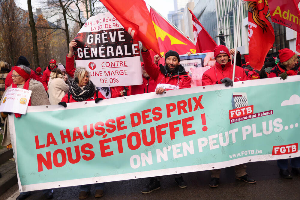 <p>Protesti koje podržavaju tri glavna sindikata omeli su rad javnih službi širom Belgije parališući posebno željeznički i metro sisteme oko glavnog grada i međunarodni aerodrom u Briselu<br /> </p>