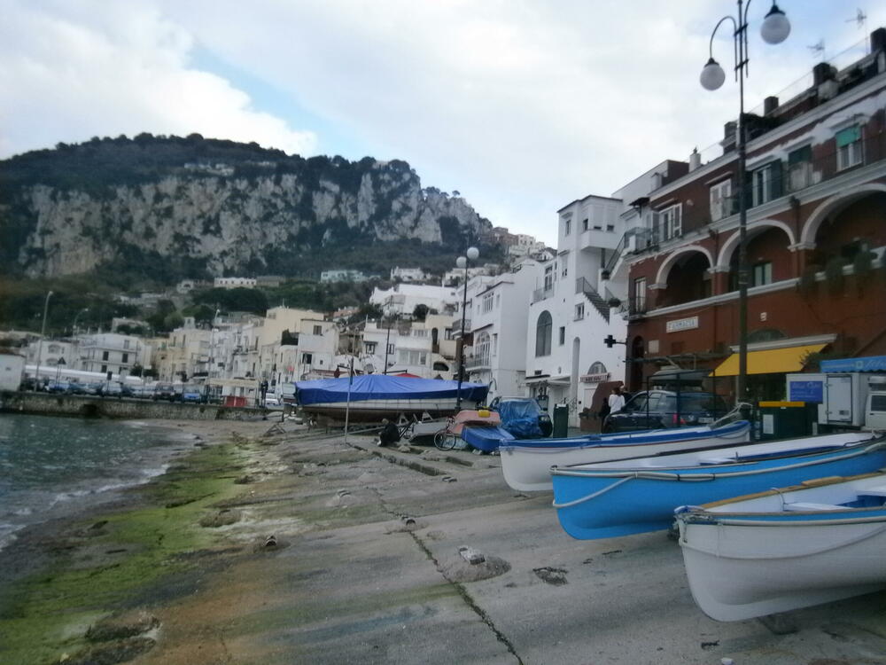 <p>To je grad gdje svak provodi veći dio života na ulicama - govori, pjeva, viče, smije se, plače i beskrajno raspravlja o fudbalu</p>