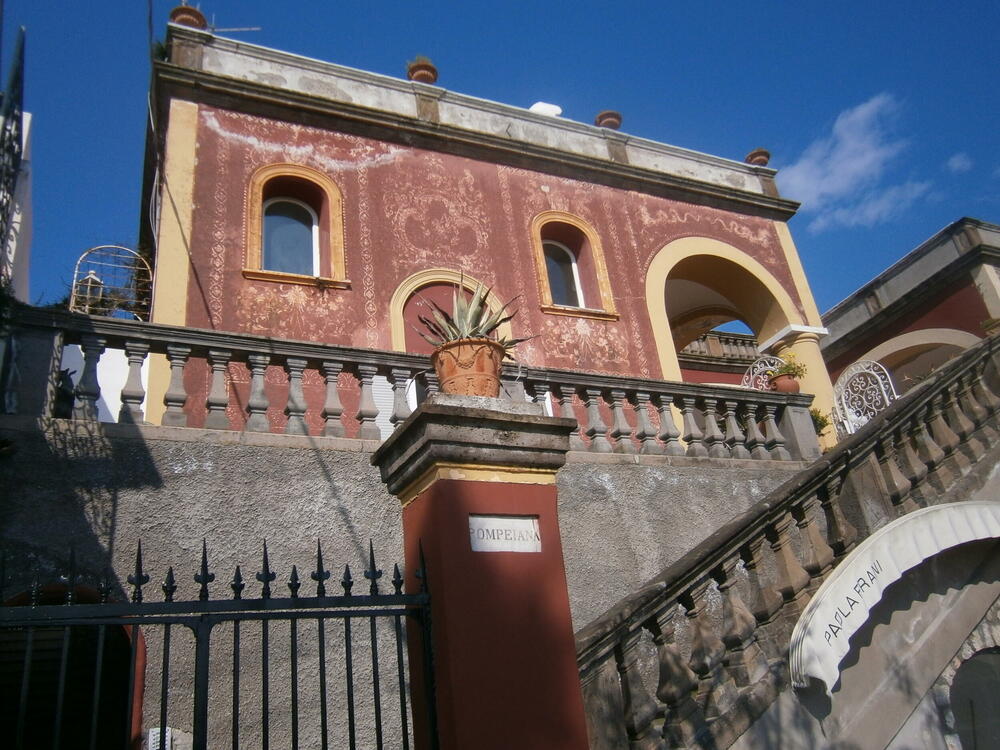 <p>To je grad gdje svak provodi veći dio života na ulicama - govori, pjeva, viče, smije se, plače i beskrajno raspravlja o fudbalu</p>