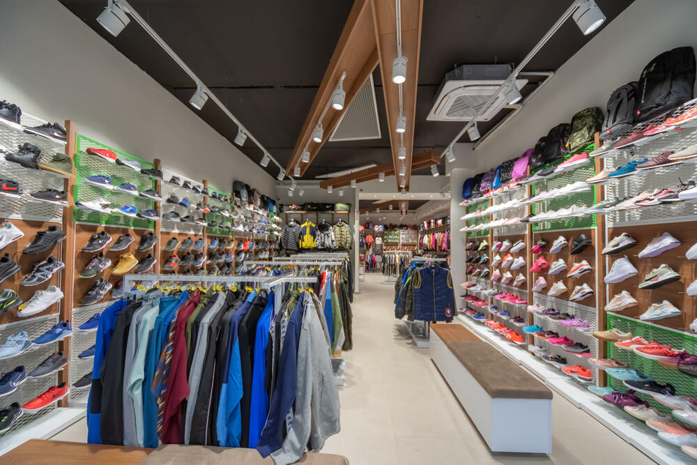 <p>Povodom jubileja urađen je rebranding svih butika Cakan sporta, u kojima je primijenjen koncept novog enterijera i namještaja</p>