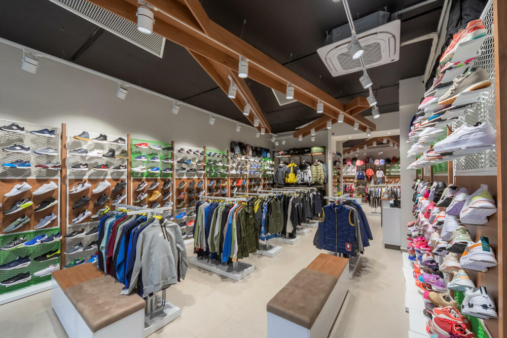 <p>Povodom jubileja urađen je rebranding svih butika Cakan sporta, u kojima je primijenjen koncept novog enterijera i namještaja</p>