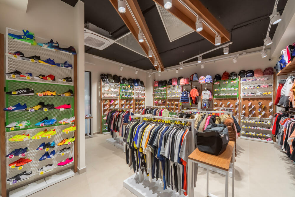 <p>Povodom jubileja urađen je rebranding svih butika Cakan sporta, u kojima je primijenjen koncept novog enterijera i namještaja</p>