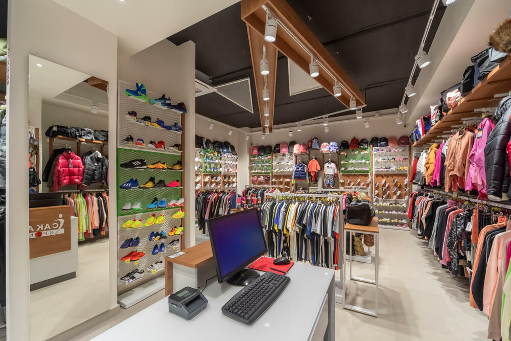 <p>Povodom jubileja urađen je rebranding svih butika Cakan sporta, u kojima je primijenjen koncept novog enterijera i namještaja</p>