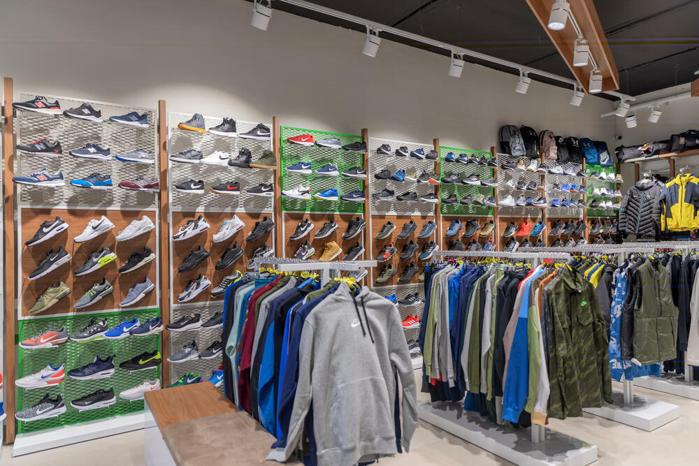 <p>Povodom jubileja urađen je rebranding svih butika Cakan sporta, u kojima je primijenjen koncept novog enterijera i namještaja</p>