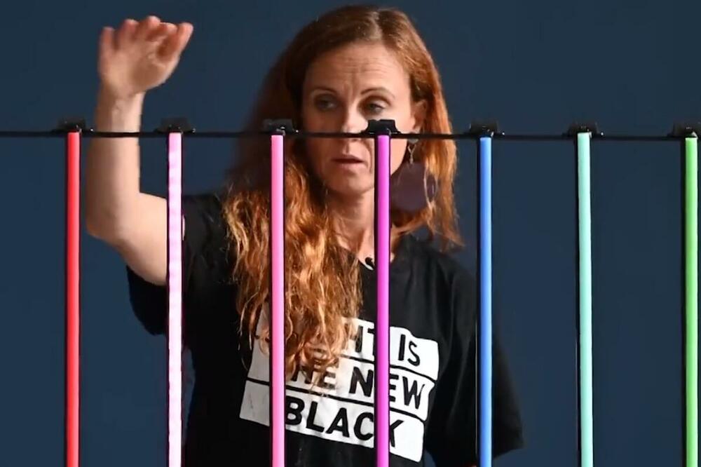 Gerasimova sa svojim instrumentom, Foto: Printscreen Twitter/Radio Slobodna Evropa