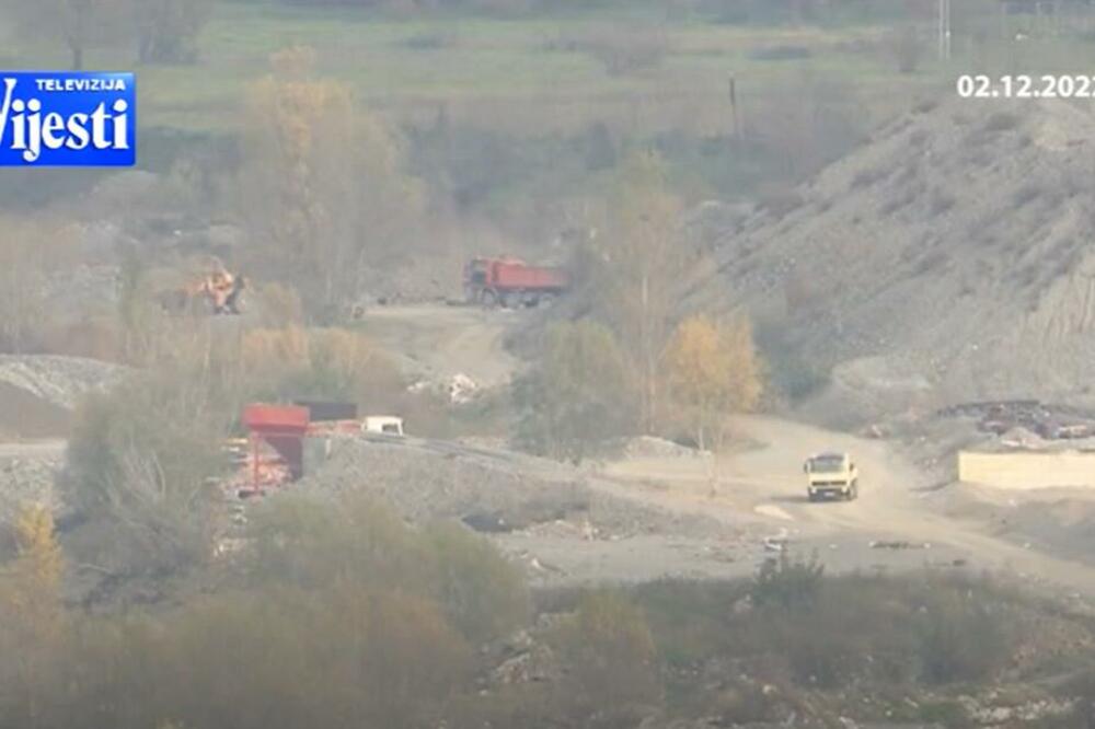 Snimljeni kamioni sa šljunkom, Foto: Printscreen YouTube