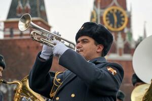 Rusija i Ukrajina: Moskva šalje muzičare na front u Ukrajini da...