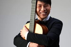 Najbolji profesionalni gitarista je Činavat Temkumkvan