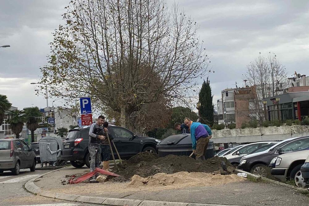 Postavljanje polupodzemnih kontejnera, Foto: Samir Adrović