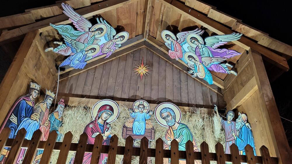 <p>​​​​​​Trg slobode u Nikšiću spreman je za praznike. Pogledajte kako izgleda noću na fotografijama naše novinarke Svetlane Mandić</p>