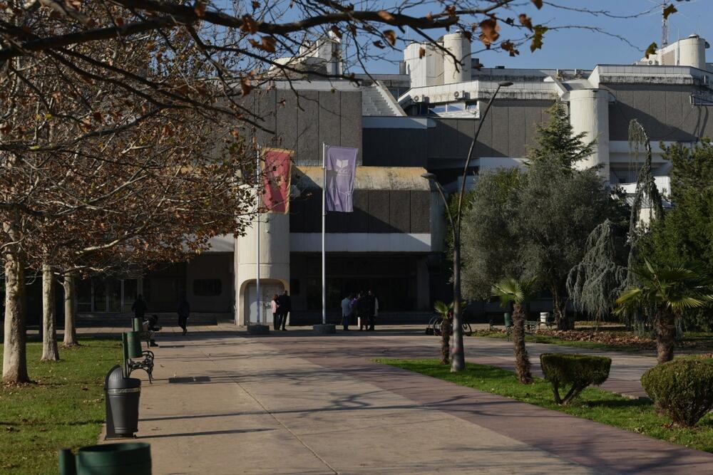<p>"Nešto loše će se dogoditi zgradi tehničkih fakulteta! Eksploziv je već postavljen i eksplodiraće danas. Ovo je posljednje upozorenje", piše u mejlu na engleskom jeziku</p>