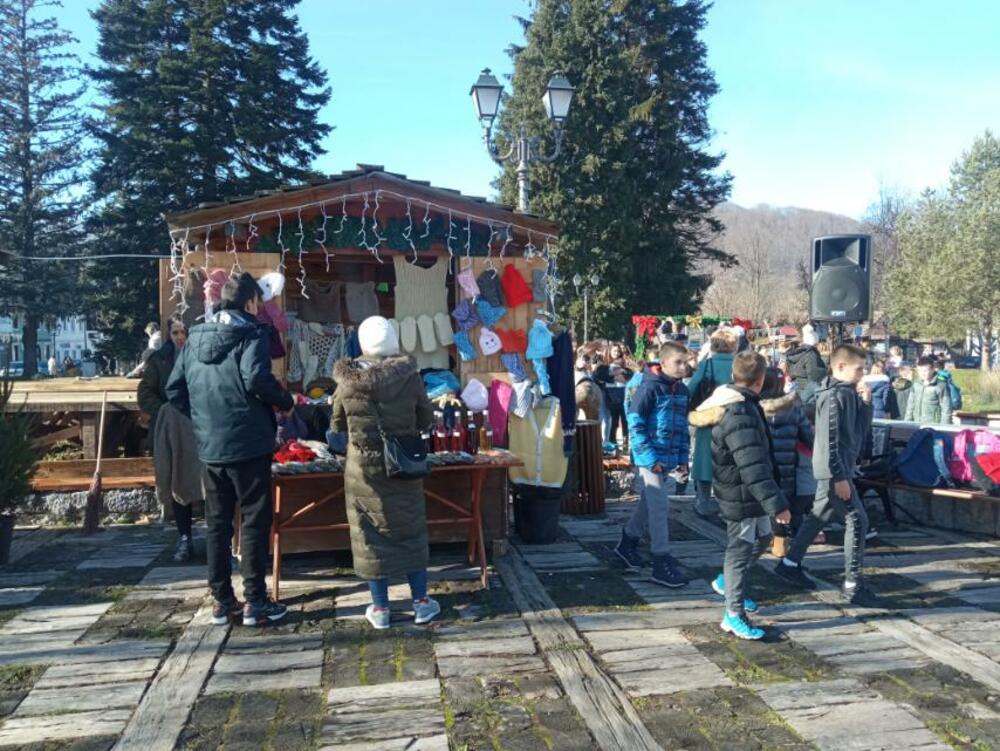 <p>Otvaranjem sajma, kao i završetkom raskošnog novogodišnjeg ukrašavanja grada, iz TO poručuju da je Kolašin spreman za sezonu</p>