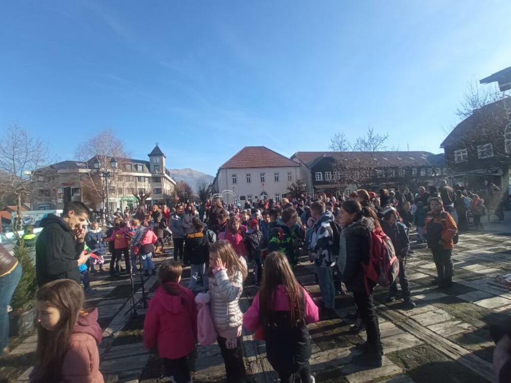 <p>Otvaranjem sajma, kao i završetkom raskošnog novogodišnjeg ukrašavanja grada, iz TO poručuju da je Kolašin spreman za sezonu</p>