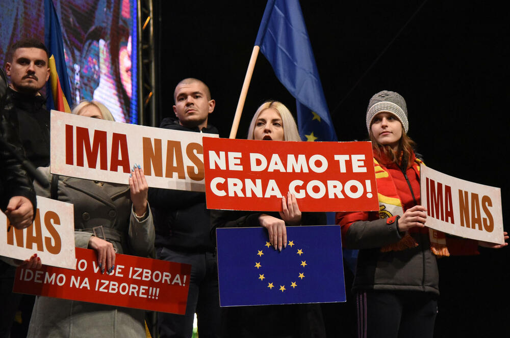 <p>Ispred zgrade Delegacije EU pročitan proglas sa zahtjevima demonstranata</p>