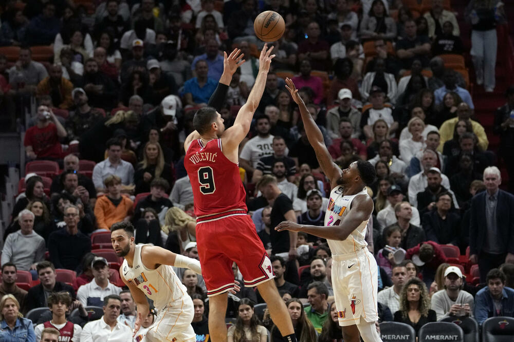 Vučević na meču sa Majamijem, Foto: AP Photo/Lynne Sladky