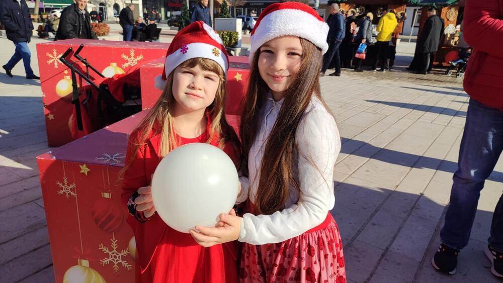 <p>Novogodišnji i Božićni bazar će trajati do 20. januara</p>